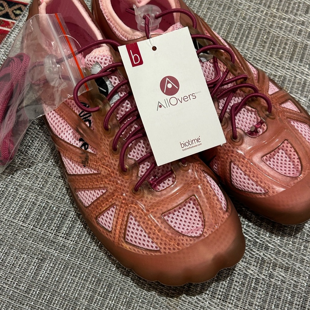 NWT women Biotime Allovers neoprene sock and jelly outer shell size 7